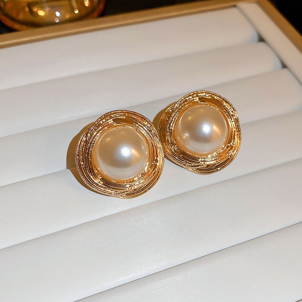 Second-hand earrings, earring accessories